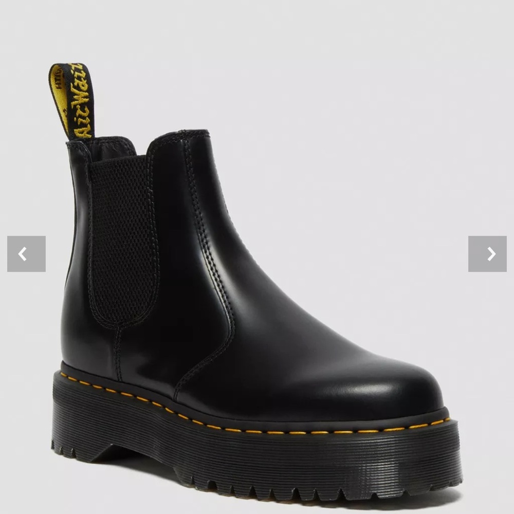 2976 SMOOTH LEATHER PLATFORM CHELSEA BOOTS Size 6